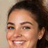 Portrait souriant de Chloé Garnier